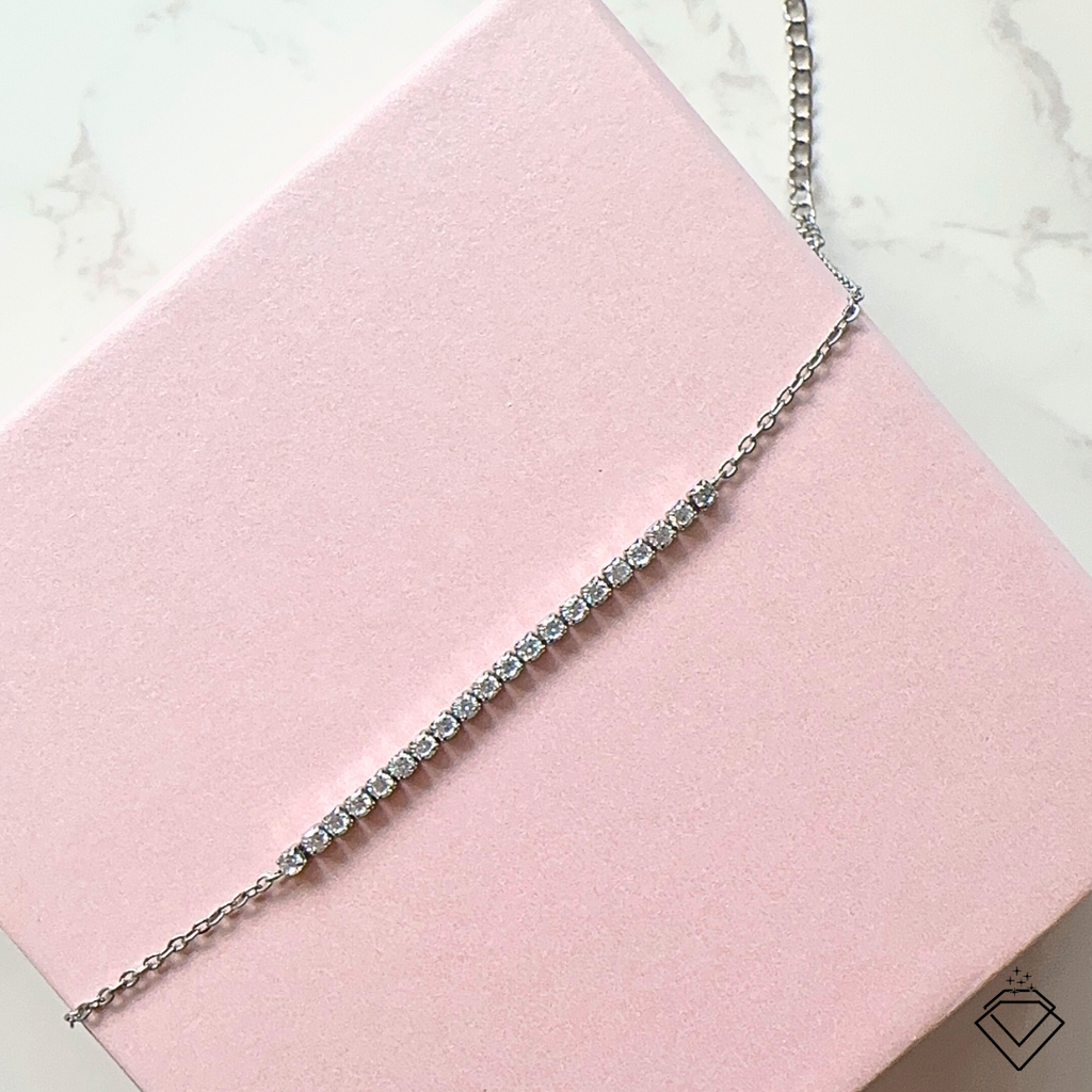 [BECOMING] Hope White Dainty Bracelet (Silver/Gold)
