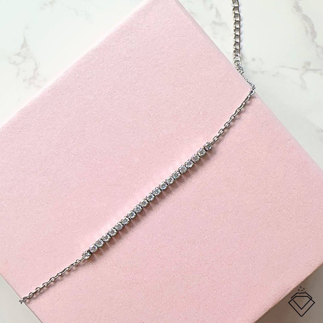 [BECOMING] Hope White Dainty Bracelet (Silver/Gold)