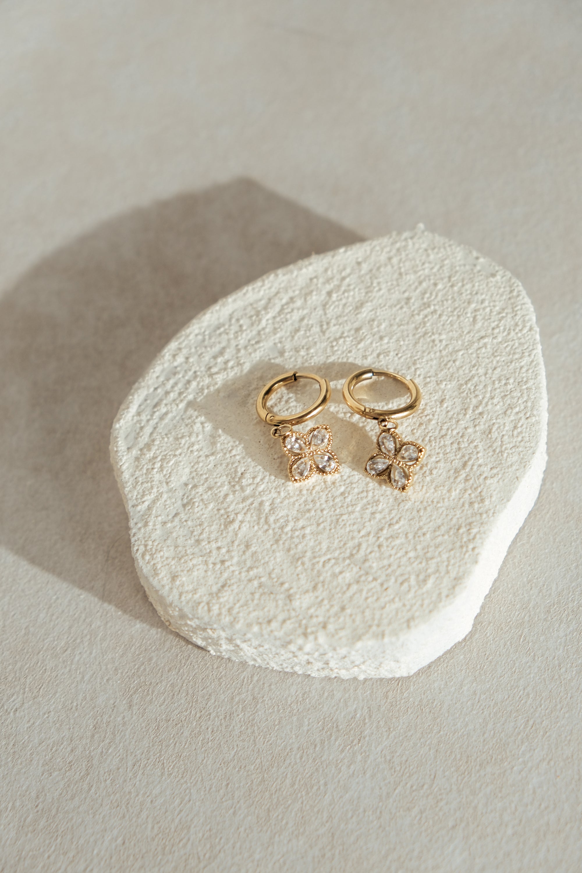 Adora Huggies Earring Hoops (Silver/Gold)