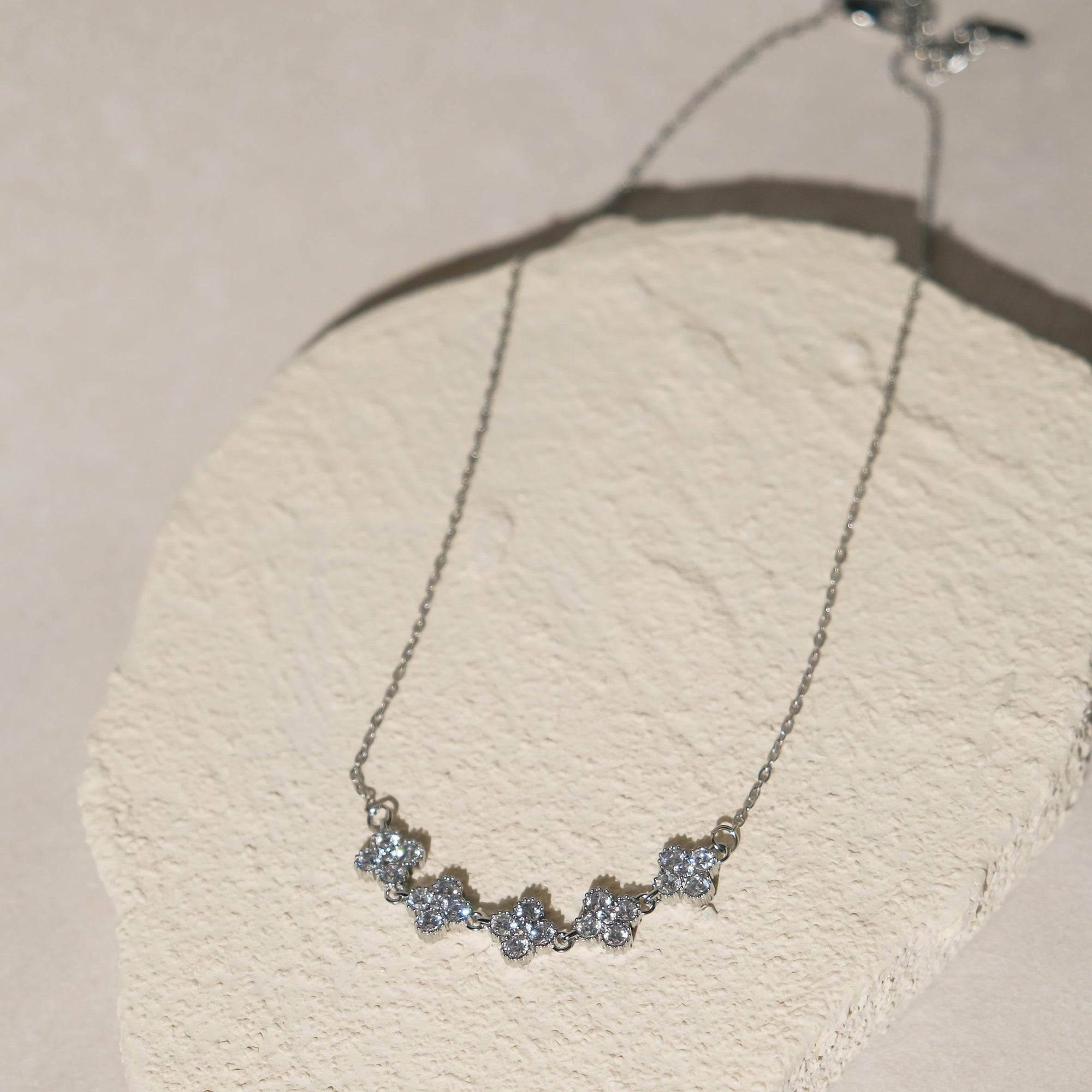 [SIGNATURE] Ella Flower Necklace