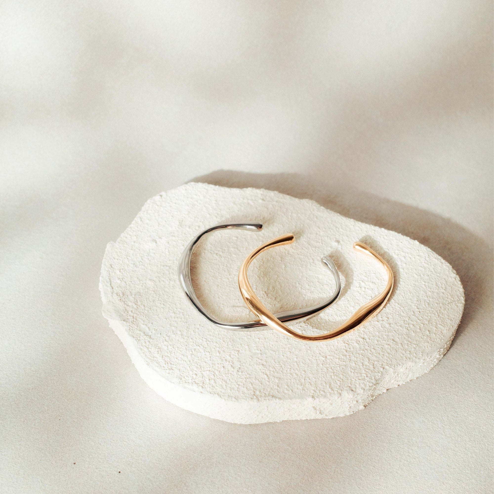 [ACCENT] Wave Cuff Adjustable Bangle