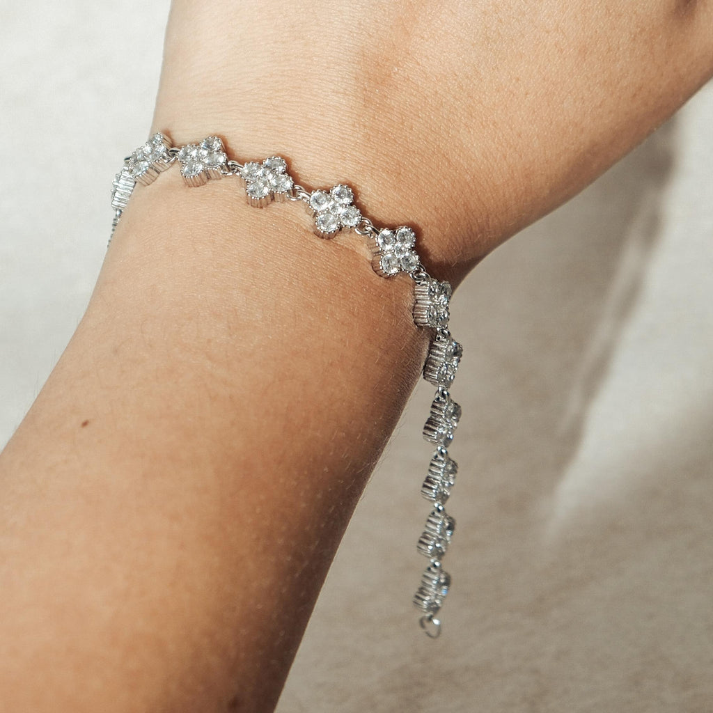 [SIGNATURE] Ella Flower Adjustable Stainless Steel Tennis Bracelet